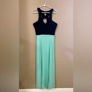 Beautiful woman formal dress size 13